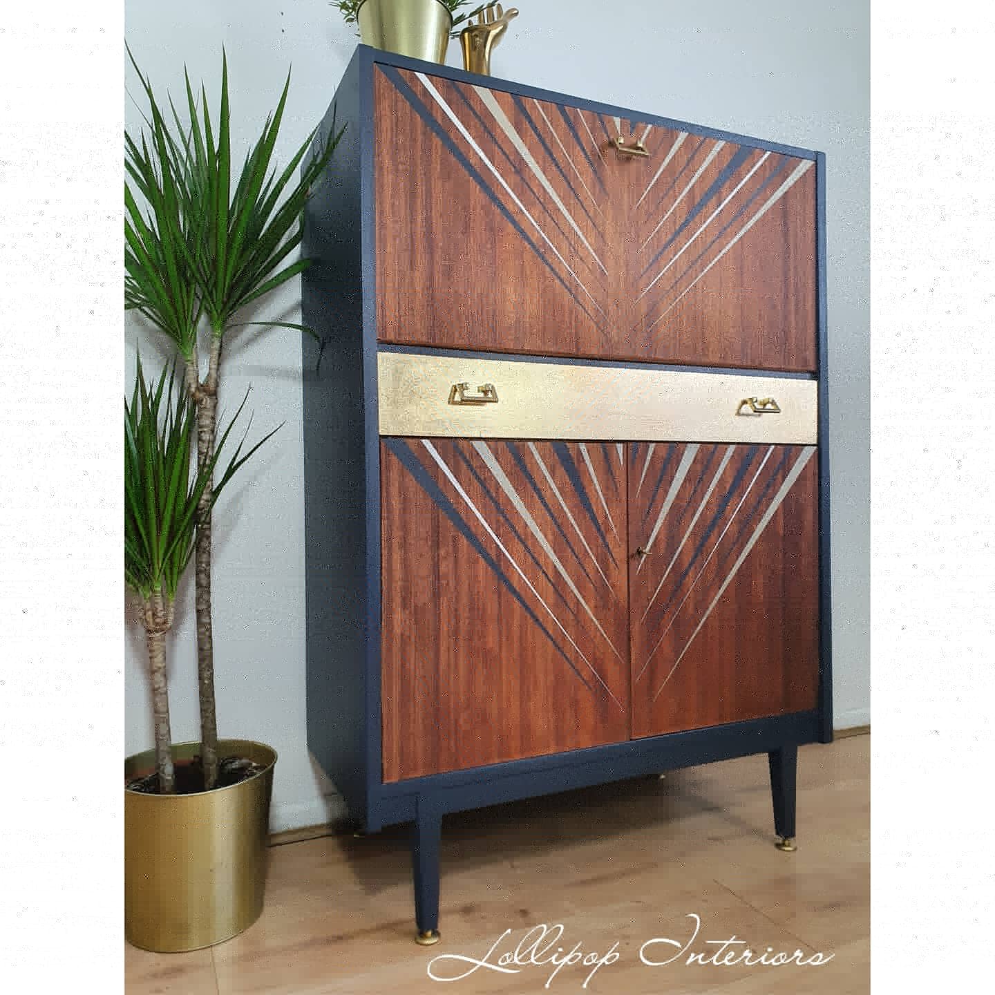 Compact vintage Cocktail Cabinets