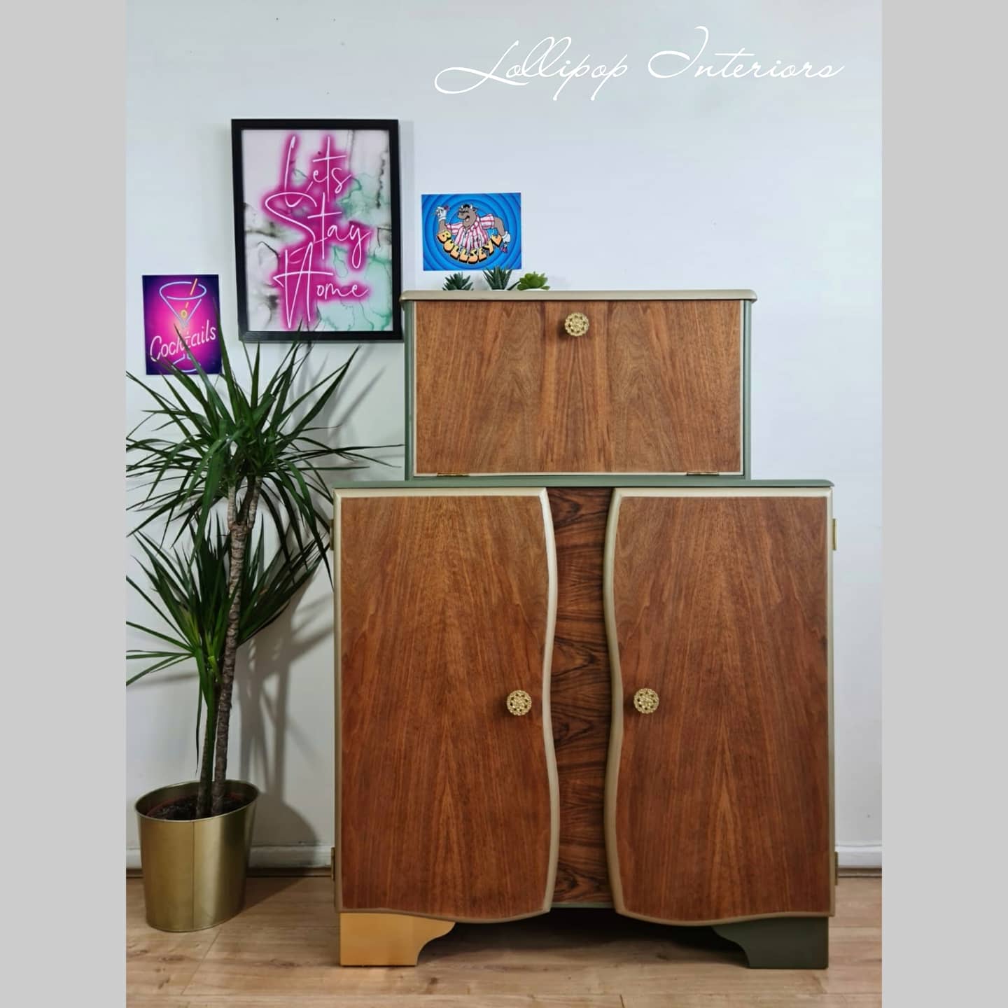 Compact vintage Cocktail Cabinets